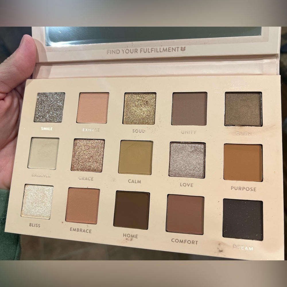 Red Aspen Fulfilled Eyeshadow Palette